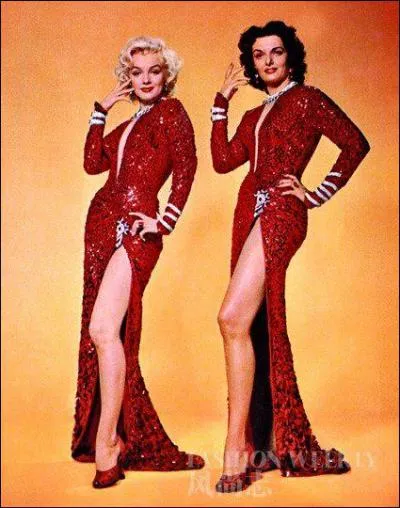 Dans quel film peut-on voir Marilyn Monroe et Jane Russell se livrer  un numro endiabl dans ces robes pailletes ?