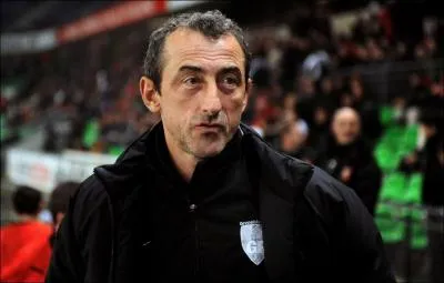 Mehmed Bazdarevic entrane lequel de ces clubs ci-dessous ?