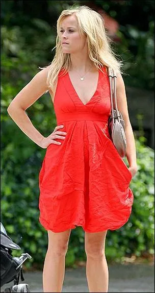 Et enfin, pour terminer, dans quelle comdie romantique Reese Witherspoon hsite-t-elle entre deux hommes, un homme d'affaires et un joueur de base-ball ?