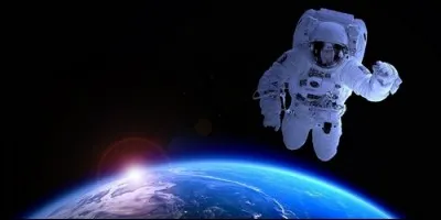 Comment les Russes appellent-ils les hommes qu'ils envoient dans l'espace ?