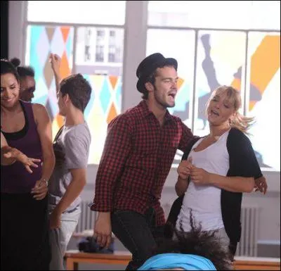 Quelle est la chanson de fin de la saison 3 interprte par Tina et Stan ?