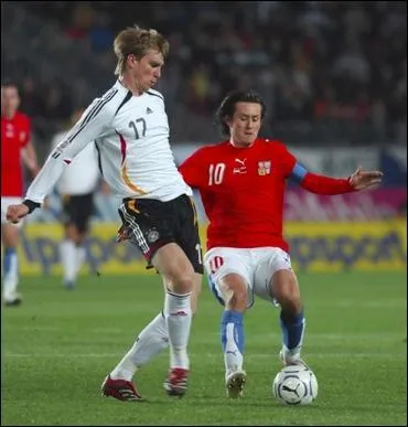 Quel club a rejoint le trs grand dfenseur allemand Mertesacker ?