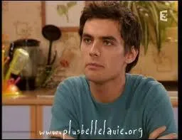 Celui-l, il gagne  tre connu, fils de diplomates, tromp par Juliette !