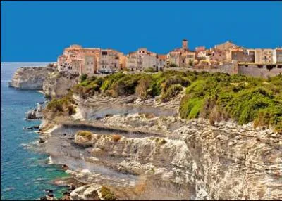 Quelle est cette ville de Corse ?