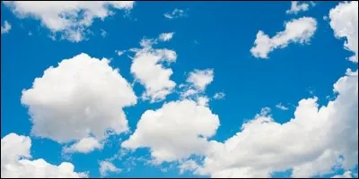 Ces nuages de beau temps, à la base plate et au sommet arrondi, sont blancs dans leur partie supérieure et ombragées dans leur zone inférieure. C'est des :