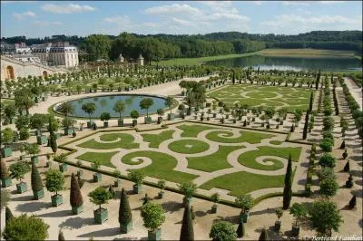 Combien de touristes visitent chaque anne le Chteau de Versailles ?