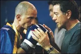 Il a tenu le premier rle dans 'Chok Dee', il fut champion de ...