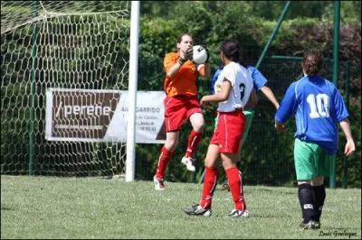 Combien de tirs au but a arrt Stphanie Bousquet lors de la victoire en finale du challenge Gma face  Puylaurens ?