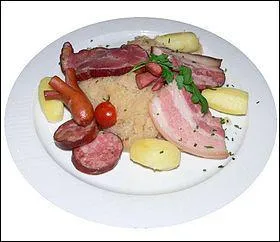 La choucroute alsacienne est un mets compos de chou coup finement. En 2007, la consommation annuelle de choucroute est estime  combien ?