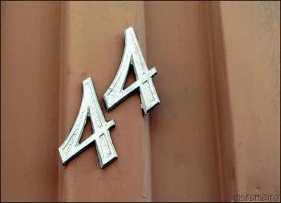 Comment dit-on le chiffre ''quarante-quatre'' en anglais ?