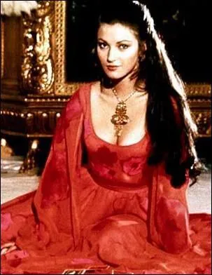 Dans quel film Jane Seymour joue-t-elle la James Bond girl Solitaire ?