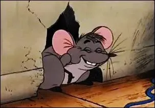 Une souris au milieu des Aristochats ...