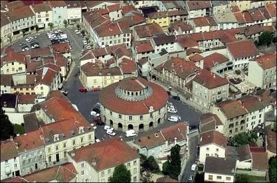 Vous connaissez la fourme d'Ambert. C'est quoi exactement la ''fourme'' ?