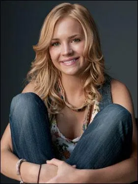 Quel est le vritable prnom de Britt Robertson (Allie) ?