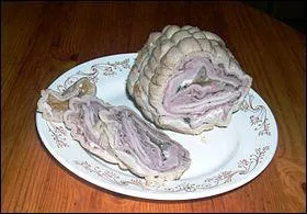 Le grenier mdocain est une charcuterie rgionale  base de panse de porc, d'ail et d'pices, qui se dguste _______