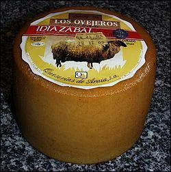 L'Ardi-Gasna est un fromage fabriqu en Barn et au Pays basque. Avec quel lait est-il fabriqu ?