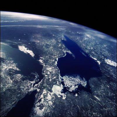 Quelle surface de la Terre repsentent les continents et les les ?