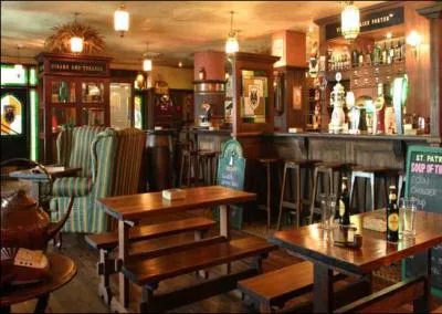 Si dans les rues de ce pays, vous dsirez boire un verre, vous pouvez toujours aller au ...