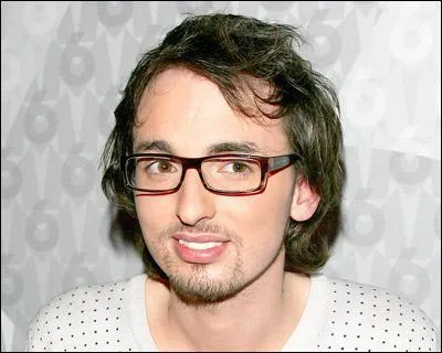 Comment s'appelle ce chanteur ?