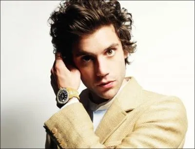 Comment s'appelle ce chanteur ?