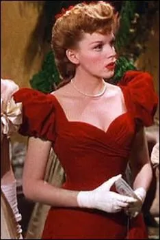 Dans quel film aperoit-on Judy Garland dans une robe rouge clatante aux paules bouffantes ?