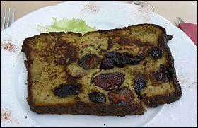 Le pounti est un pt compos de farine de froment mlange  des ufs et du lait, de feuilles de blette, de lard et de pruneaux. Quel doit tre son accompagnement ?