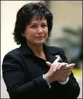 Ne la laisse pas tomber, elle est si fragile ...