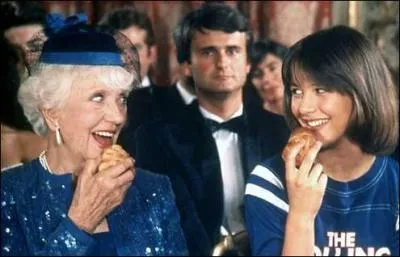 Quel est le surnom de la Grand-Mre ( Denise Grey) de Vic (Sophie Marceau) dans le film ' La Boum' ?