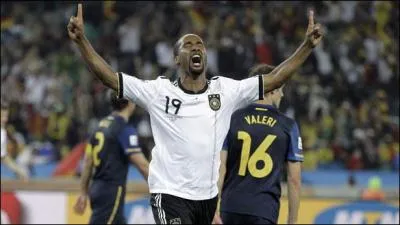 D'origine brsilienne, cet attaquant allemand peut se rvler utile. Il s'agit de...