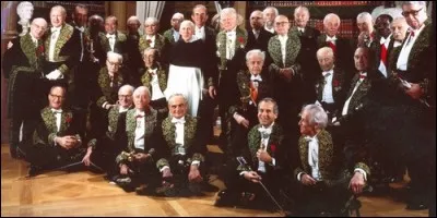 Quelle institution a été créée par le Cardinal de Richelieu en 1635, composée de 40 membres, surnommés "Les Immortels" ?