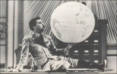 Quel dictateur est parodi par Charles Chaplin dans ce film ?