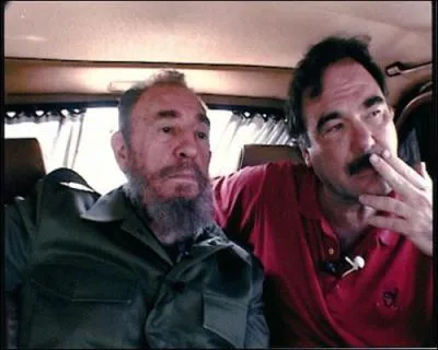 Quel dictateur a t interview pendant trois jours par Oliver Stone en vue du documentaire politique 'Comandante' qui n'est jamais sorti en salles aux Etats-Unis ?