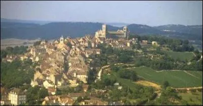 La basilique Sainte-Marie-Madeleine de Vézelay est un lieu de pélerinage important, sur le chemin de Compostelle. Elle fut construite au XIIe siècle en ...
