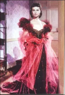 Dans quel film Vivien Leigh, qui incarne la capricieuse Scarlett O'Hara, est-elle vtue de cette robe rouge toute en voile et en velours ?