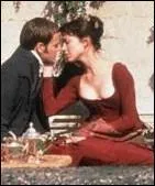 Dans quelle adaptation de Jane Austen Frances O'Connor sduit-elle Jonny Lee Miller dans une robe rouge ?