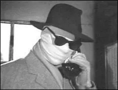 Quel tait le nom du hros du feuilleton tlvis ' L'homme invisible ', diffus en octobre ?