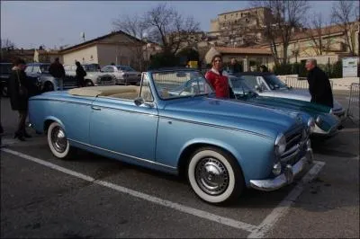 Ce cabriolet est ... .