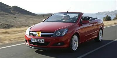 Ce cabriolet est ... .