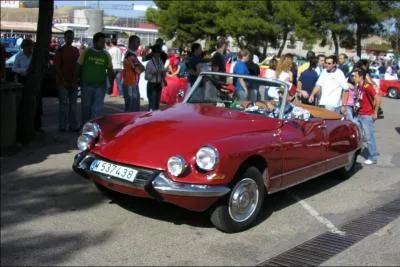 Ce cabriolet est ... .