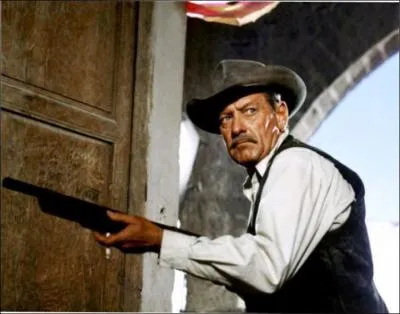 Il joue le rle de Pike Bishop dans 'La horde sauvage' en 1969 sous la direction de Sam Peckinpah.