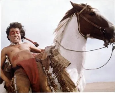 Il joue le rle de Jack Crabb dans 'Little big man' en 1970 sous la direction de Arthur Penn.