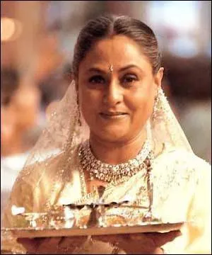 Je suis actrice, mais je mne aussi une carrire politique. Je joue Nandini Raichand dans 'Kabhi Khushi Kabhie Gham'. Qui suis-je ?