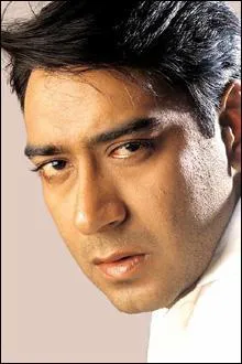 Je suis l'poux de la clbre Kajol. Je joue Vanraj dans 'Hum Dil De Chuke Sanam'. Qui suis-je ?