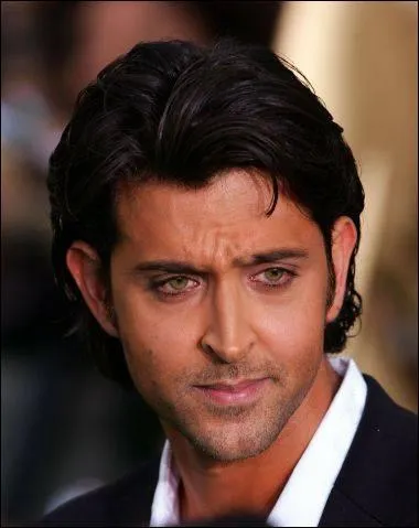 Je suis considr comme l'un des meilleurs danseurs du cinma indien. Je suis Ronit Malhotra dans 'Yaadein'. Qui suis-je ?