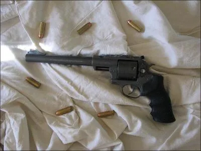 Quel est ce rvolver amricain produit depuis 1987 ?