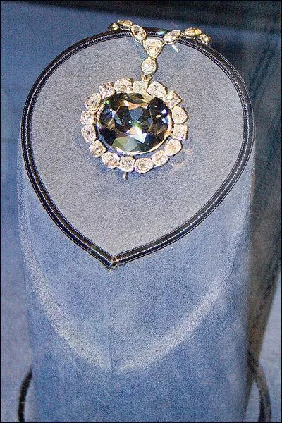 Quel diamant, rput porter la poisse  ses propritaires, a t drob  la Couronne franaise le 11 septembre 1792 ?