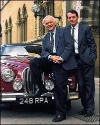 Comment s'appelle cet inspecteur d'Oxford, prsent ici avec son adjoint Lewis et sa Jaguar MK-2 ?