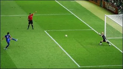 Au Football, un pnalty doit tre tir  une distance de...