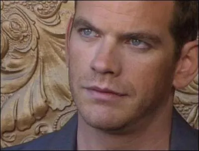 De quel pays est Garou ?