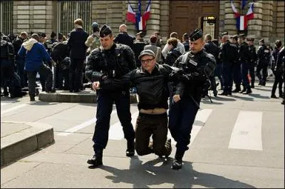 Quelle institution a critiqu l'organisation de la police dans un rapport publi le 7 juillet ?